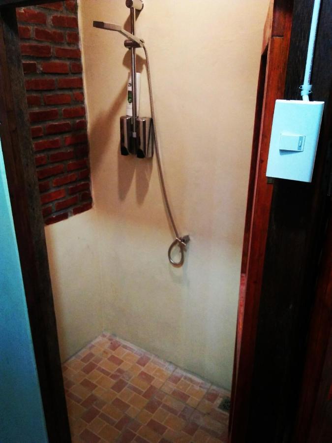 Salty Dog Hostel Telukdalem Екстериор снимка
