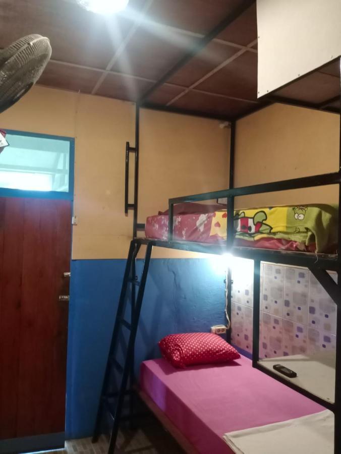 Salty Dog Hostel Telukdalem Екстериор снимка