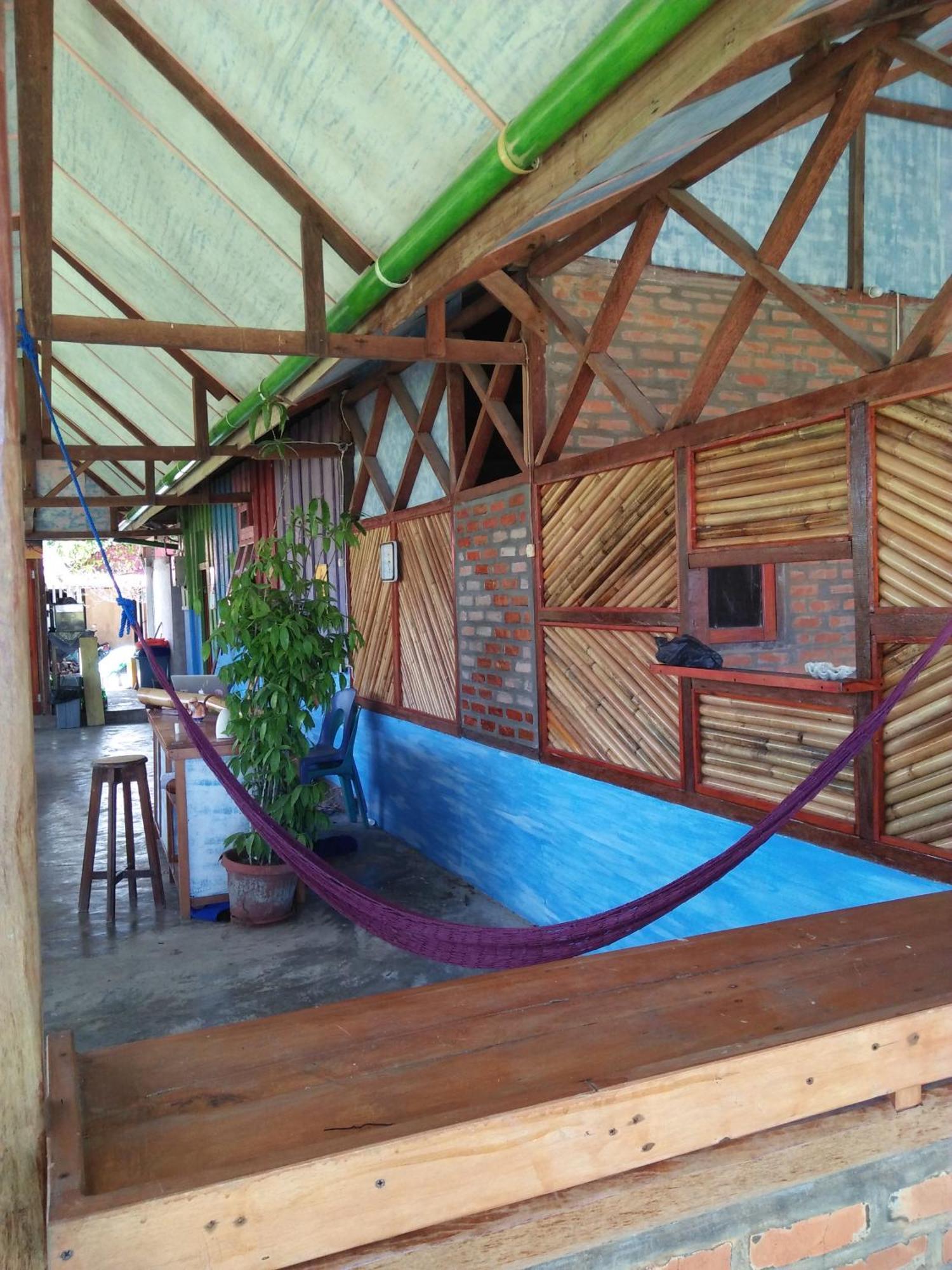Salty Dog Hostel Telukdalem Екстериор снимка